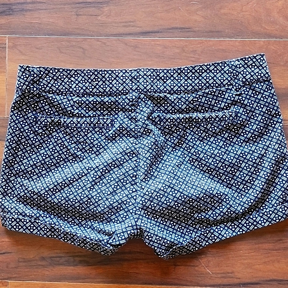 Pattern Shorts - Picture 2 of 4